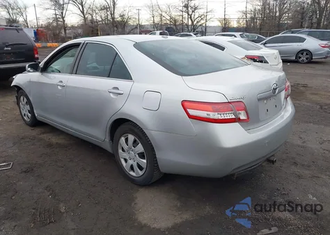 2010 Toyota Camry Le z USA, uszkodzony, nr VIN 4T1BF3EK5AU055939